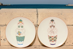 Piatto_murale_bambole_ceramica_grottaglie_pasqualino_piludu_ceramics